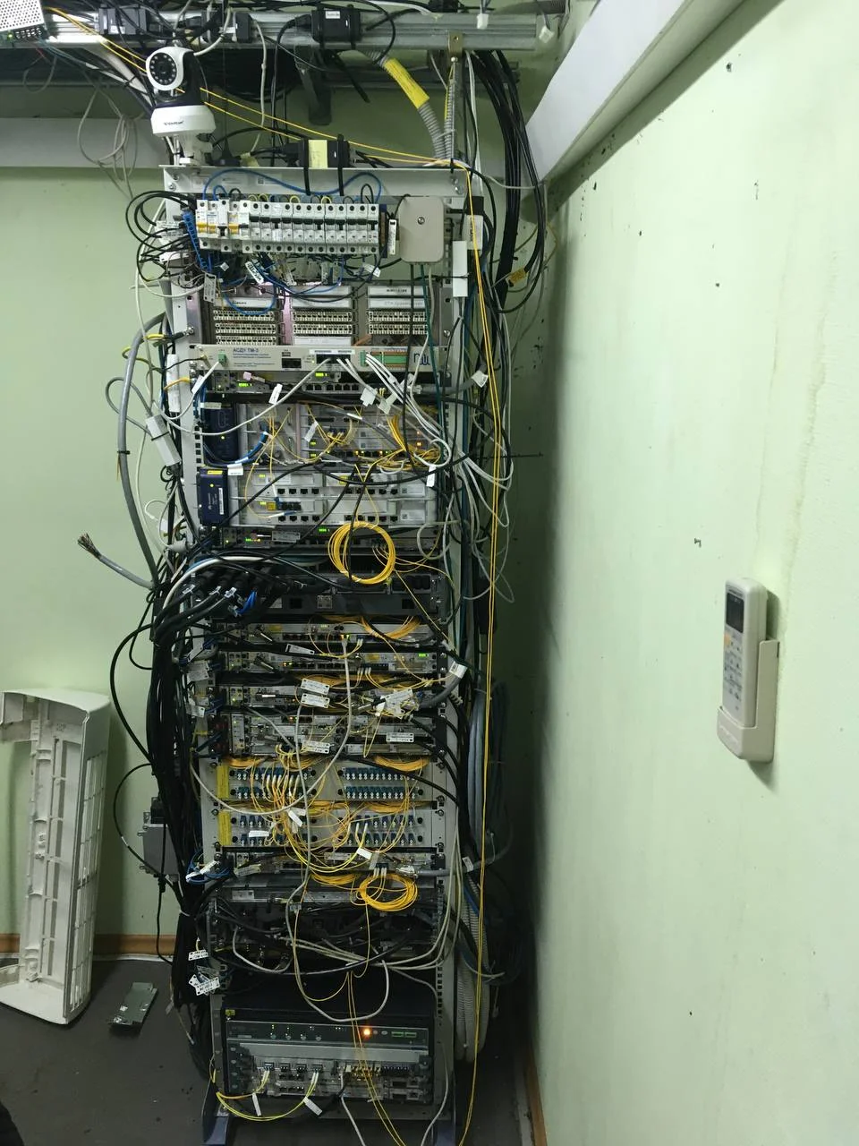 монтаж телекоммуникационного оборудования в серверной
